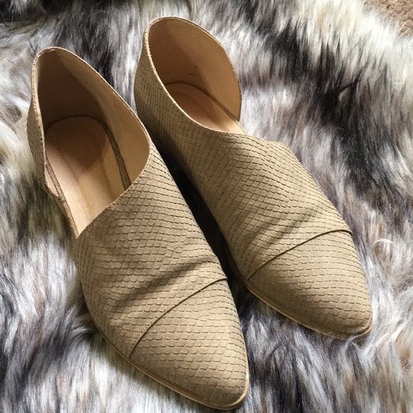 Catherine Malandrino Shoes - Adorable Textured Slip ons Size 9